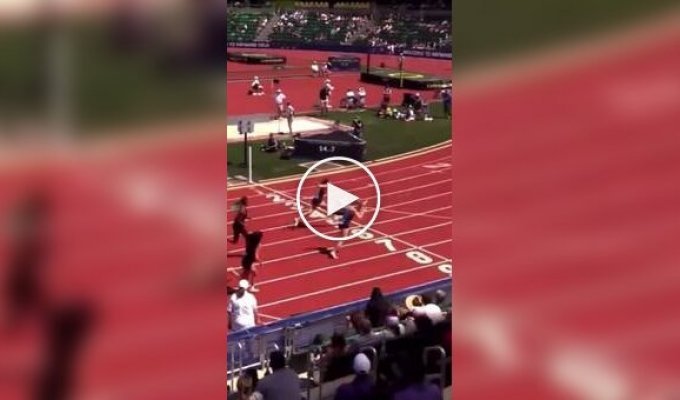 Спортсменка упала перед финишем, но все равно победила