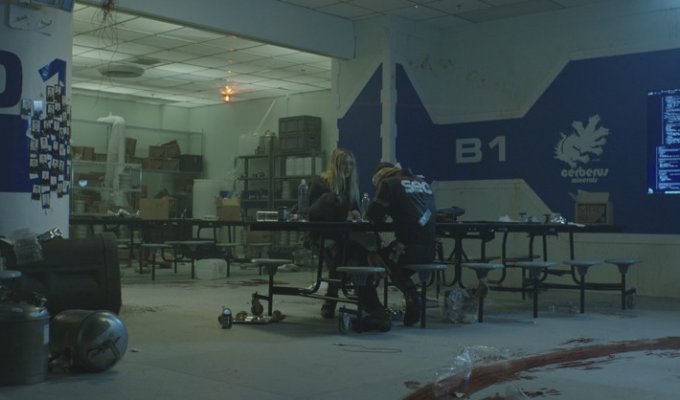 Режиссер «Района №9» выпустил короткометражный фильм ужасов в духе «Нечто» и «Чужого» (4 фото + 2 видео)
