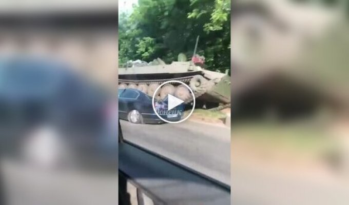 В Донецке российский танк атаковал немецкую машину