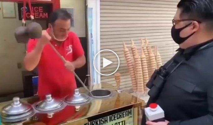 Турецький морозивник та клієнт, з яким краще не жартувати