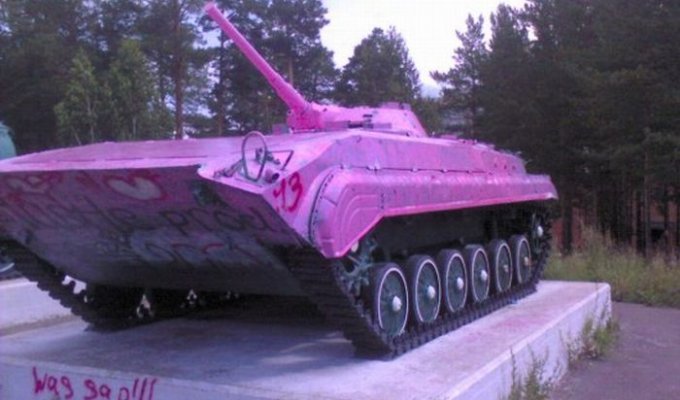 Розовый танк (5 фото)