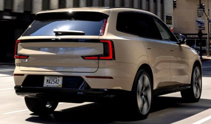 Новая неисправность Volvo EX90 может неожиданно обрушиться на вас (3 фото)