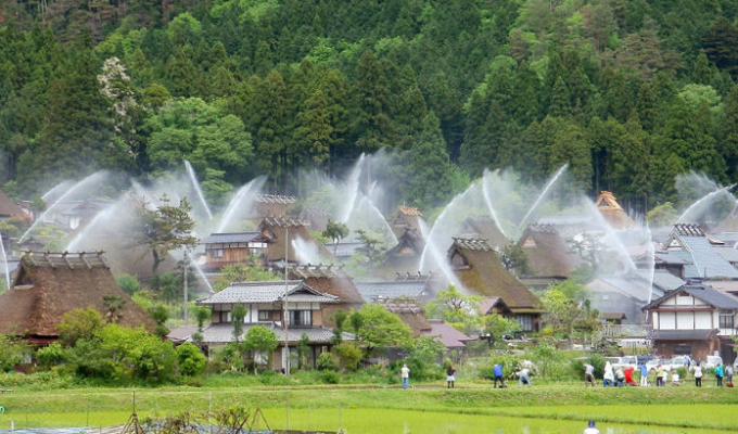 Why was a fountain village built in Japan (4 photos + 1 video)