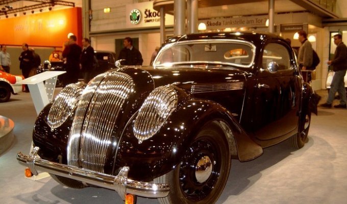 Salon of rare vintage cars in Essen (48 photos)
