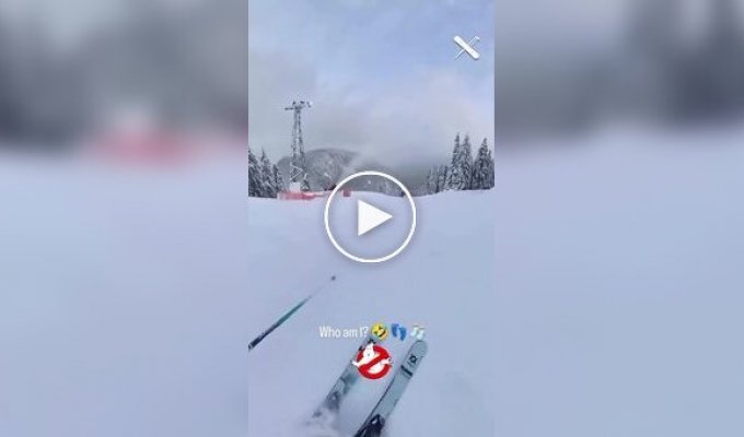 Сноуборд прокатился по горнолыжному склону без владельца