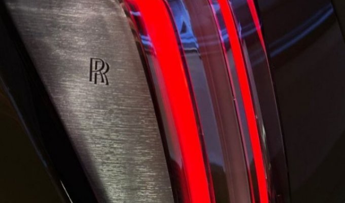 The first shots of the Rolls Royce Specter electric car (2 photos + video)