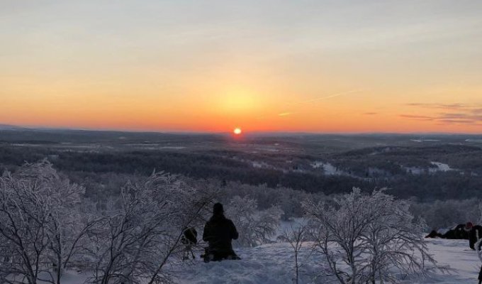 Жители Мурманска встретили первый рассвет после долгой полярной ночи (4 фото)