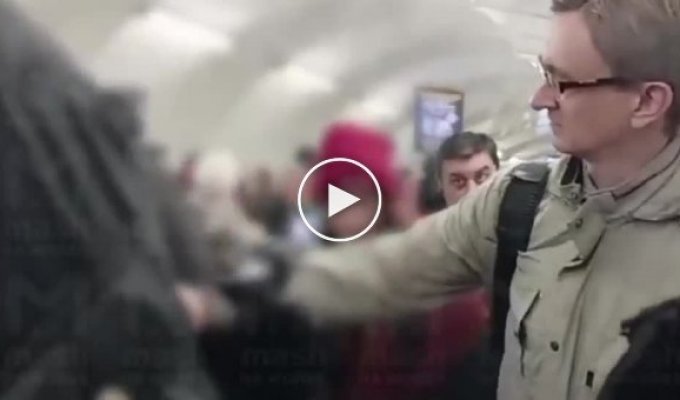 “Don’t swear, I got it!: a St. Petersburg man almost strangled a girl on a metro escalator