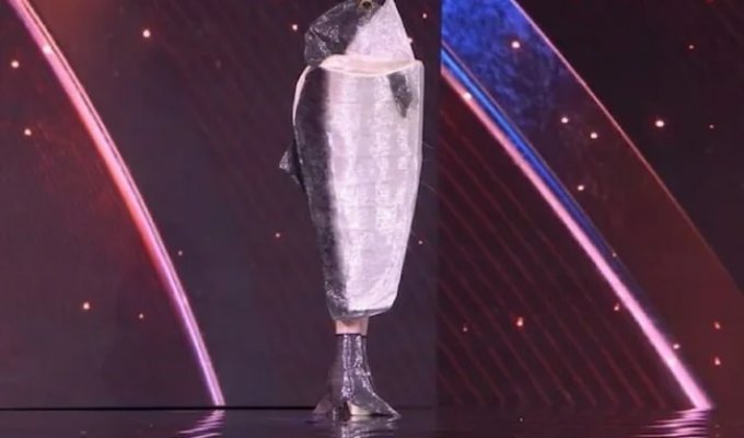 Участница конкурса «Мисс Вселенная» нарядилась лососем (2 фото + 1 видео)