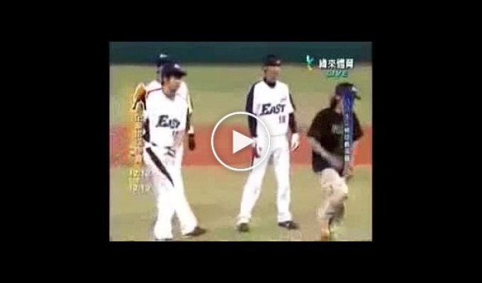 Китайцы даже во время бейсбола, устроили шоу