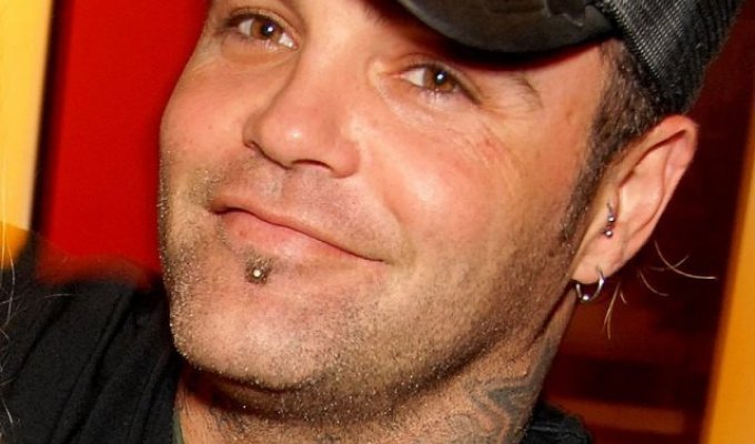 The frontman of the band Crazy Town has died - the song Butterfly by Seth Binzer tore up the charts in the 2000s (photo + video)
