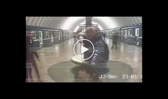 Пьяный сотрудник питерского метро задержал пассажира, приняв его за террориста