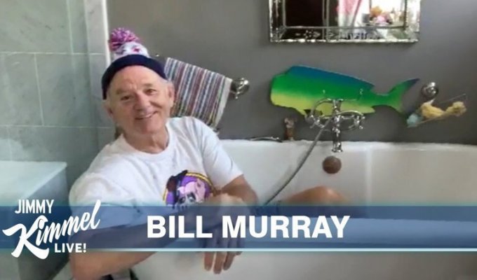 Билл Мюррей дал интервью лежа в ванной (11 фото + 1 видео)