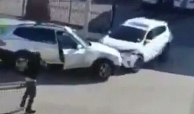 Жестокие женские разборки на одной из парковок Лос-Анджелеса (6 фото + 1 видео)