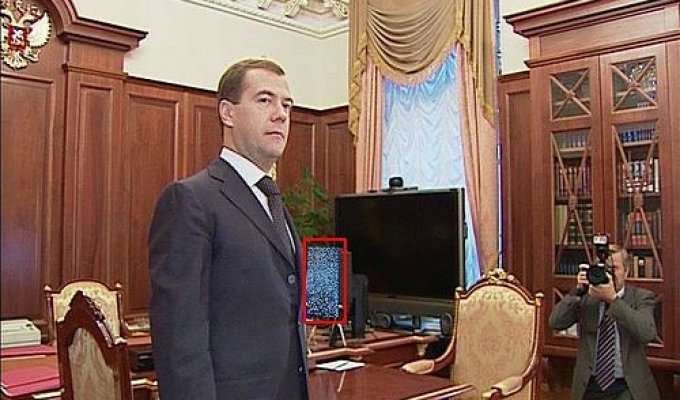  Что на обоях у Медведева? (3 фото)