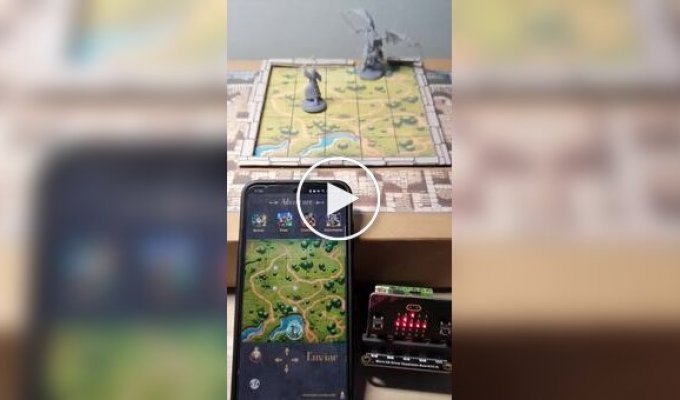 Фанат настолок сделал «живую» доску для игровых партий