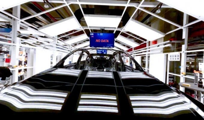 Сотрудник заявляет, что робот Tesla привёл к его обмороку, теперь он выставляет компании счёт на 51 миллион долларов (2 фото)