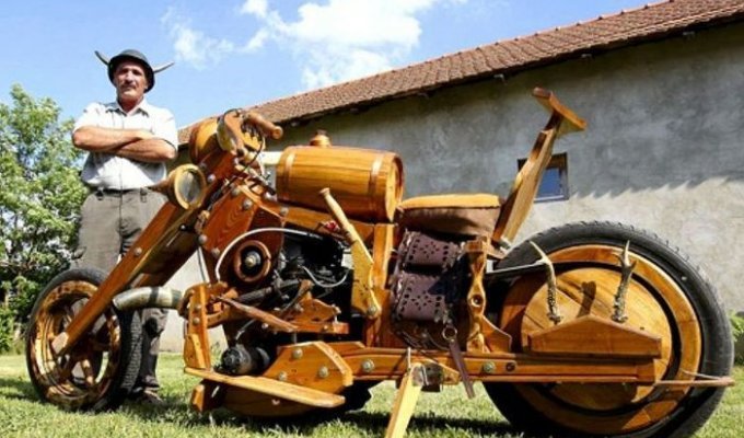 Самодельный деревянный мотоцикл (5 фото)