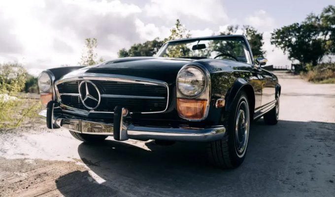 Vintage Mercedes-Benz 280 SL turned into an electric car (7 photos)