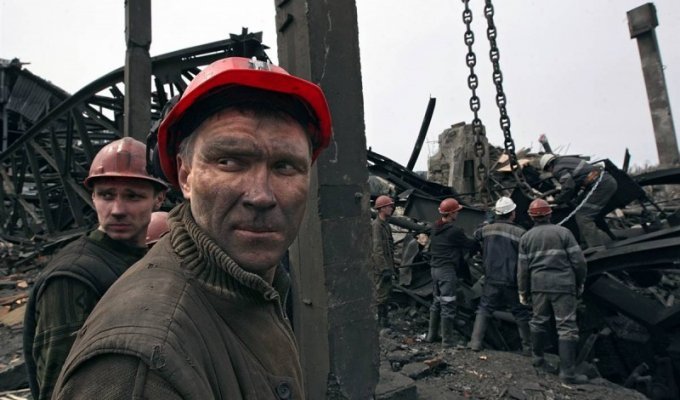 Авария на российской шахте “Распадская” (10 фото)