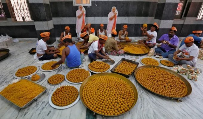 How laddu sweets quarreled Hindus across the country (5 photos)