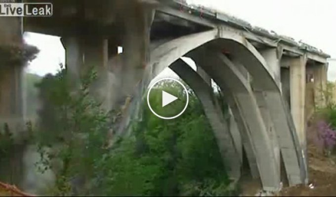 Взрыв моста в Италии