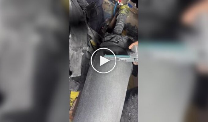 В Индии показали, как делают дизайнерские джинсы