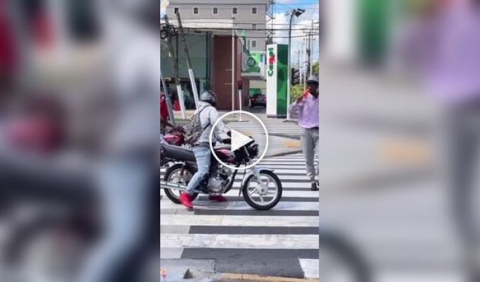 Регулировщик, который любит свою работу