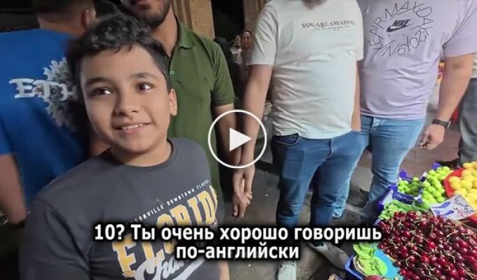 Путешественник встретил в Иране мальчика, который отлично говорит на английском