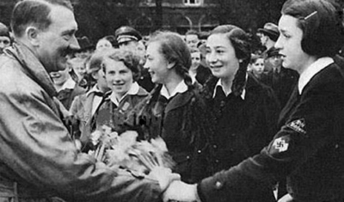 Волчицы Гитлера: армия девочек, готовых "утопить врага в крови" (12 фото)