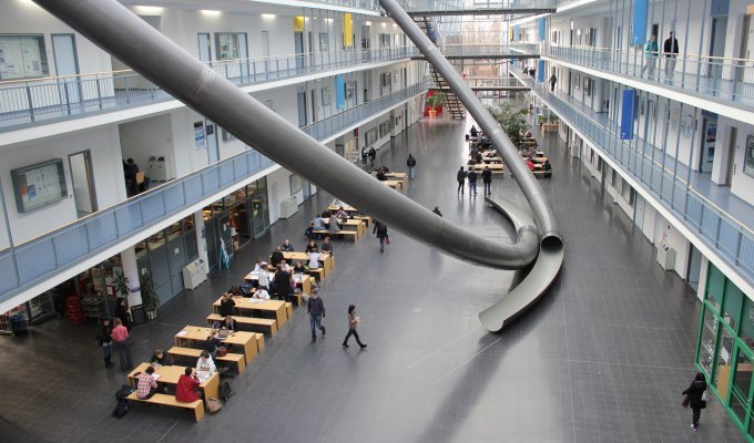 Гигантские горки в Техническом университете Мюнхена. Германия (3 фото)