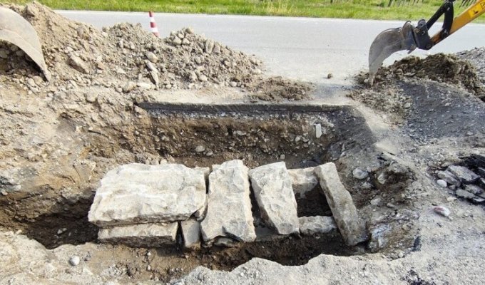 An ancient building with a mysterious purpose was found in Italy (2 photos + 1 video)