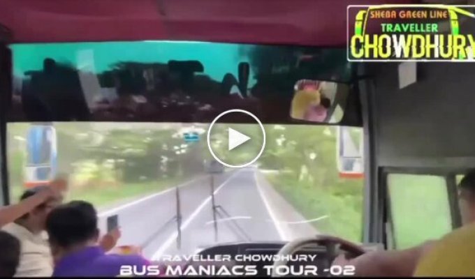 В Таиланде находятся самые безумные водители автобусов в мире