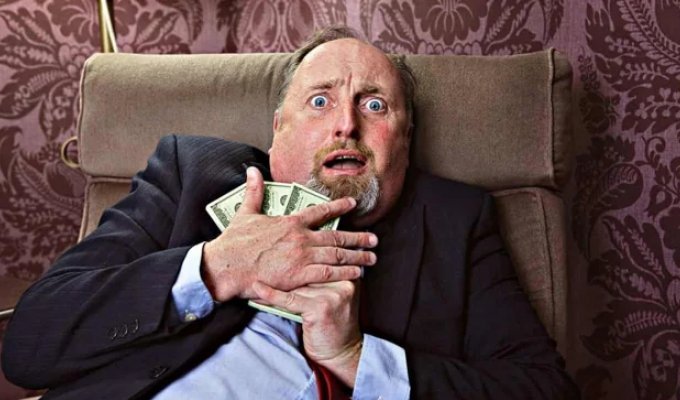 Fear of Poverty or Fear of Wealth: Two Strange Disorders That Prevent People from Living Normally with Money (8 photos)