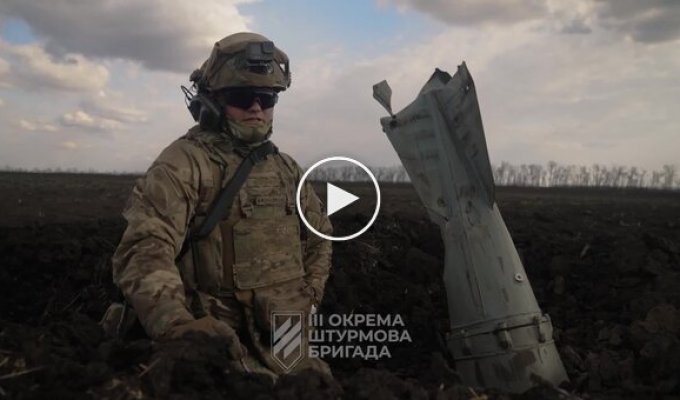 Бойцы 3-й ОШБр обезвреживают неразорвавшиеся КАБы