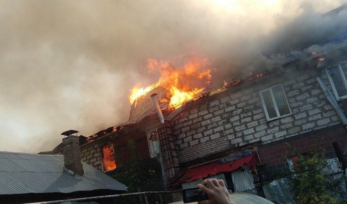 В Самаре из-за детского баловства сгорело 8 домов (4 фото + видео)