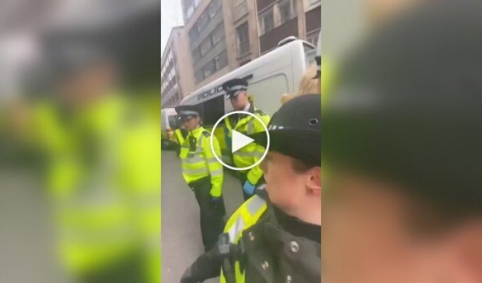 Police detained a mannequin due to complaints from Muslims.