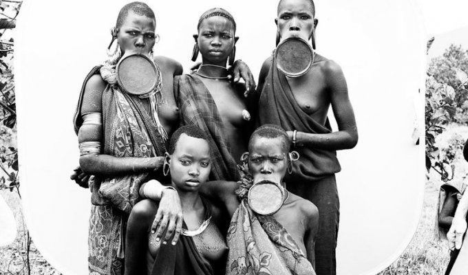 Жителей долины Омо в Эфиопии (21 фото) (жесть)