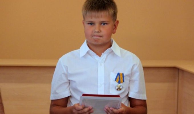 Десятилетний амурский школьник получил медаль «За мужество в спасении» (6 фото)