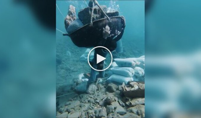 Deadly Gold: The Internet Is Horrified by Footage of Illegal Filipino Divers-Miners