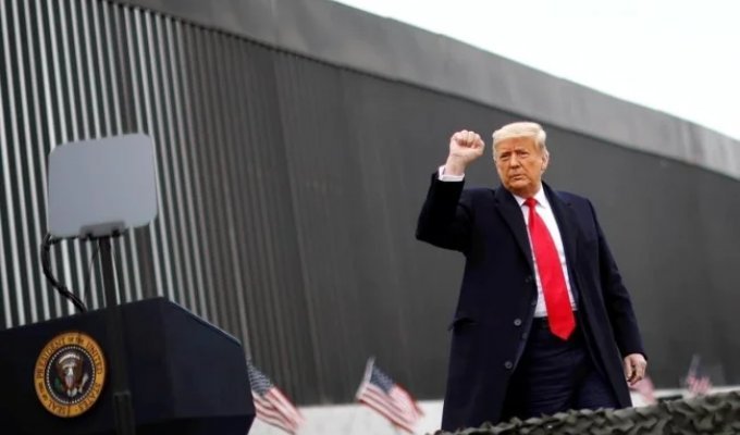 Трамп решил покрасить стену на границе с Мексикой в чёрный цвет (1 фото + 1 видео)