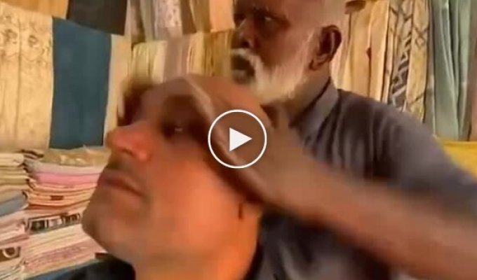 В Индии стал популярен необычный вид массажа головы