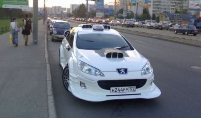 Марсельское такси на улицах Москвы (4 фото)