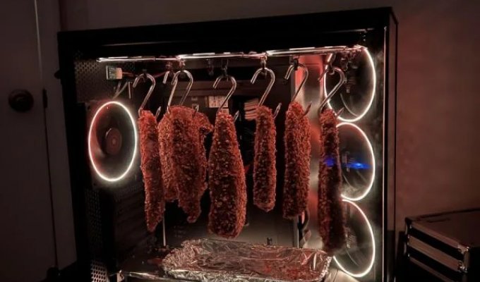 Unusual way to dry meat (3 photos)