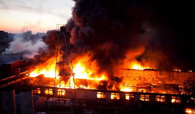 Крупнейший пожар в Москве за этот год (37 фото)