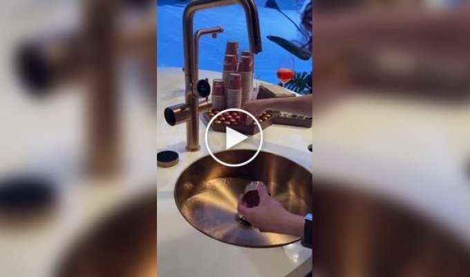 Змішувач, який варить каву