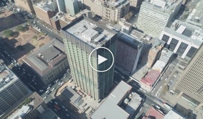Demolition of a 108-meter building in the center of Johannesburg