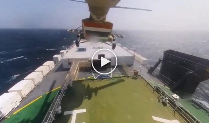 Пиратство 21 века: Видео захвата судна Galaxy Leader, которое шло из Турции в Индию