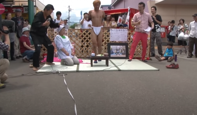 An angry table overturning competition is being held in Japan (7 photos + 1 video)
