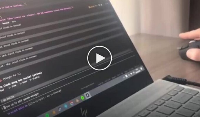 Парень создал кнут, которым можно хлестать ИИ-агентов